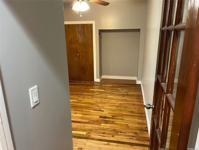 Building Photo - 133 Elm St