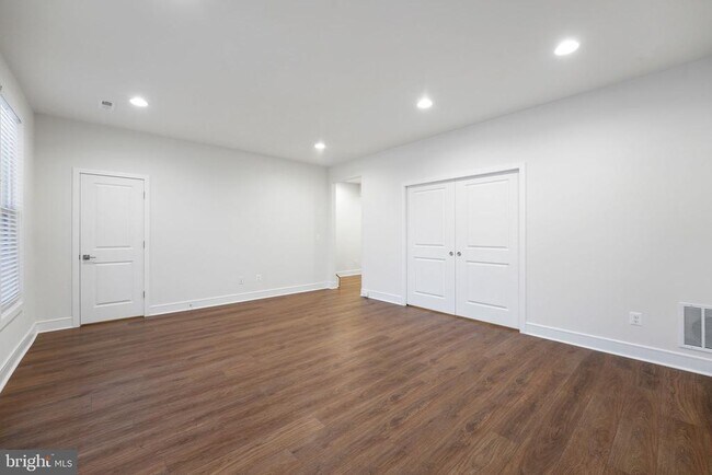 Building Photo - 43421 Farringdon Sq