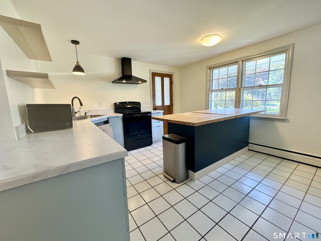 Building Photo - 14 Bower Rd