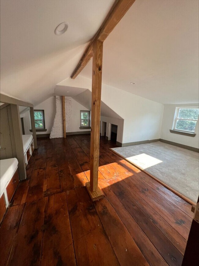 Building Photo - 898 Menges Mills Rd