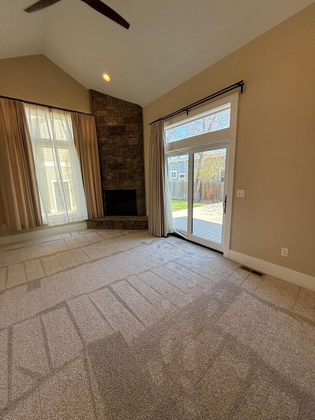 Building Photo - 425 S Yellowstone St