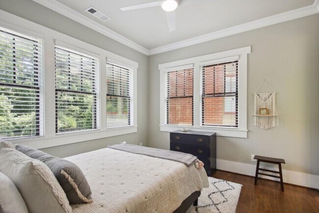 Building Photo - 519 N Highland Ave NE