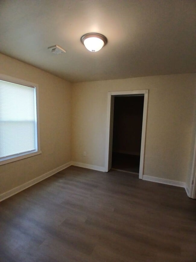 Building Photo - Delightful 2 bedroom 1 bath duplex - Open ...