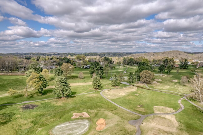 Building Photo - 325 Monroe Dr