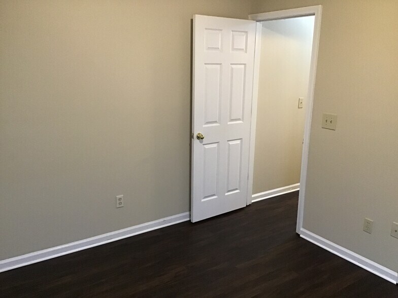 Building Photo - 1836 Northglen Cir