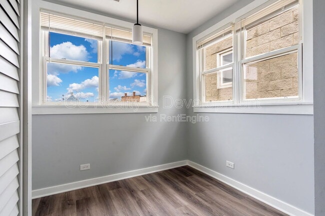 Building Photo - 2928 N Ridgeway Ave