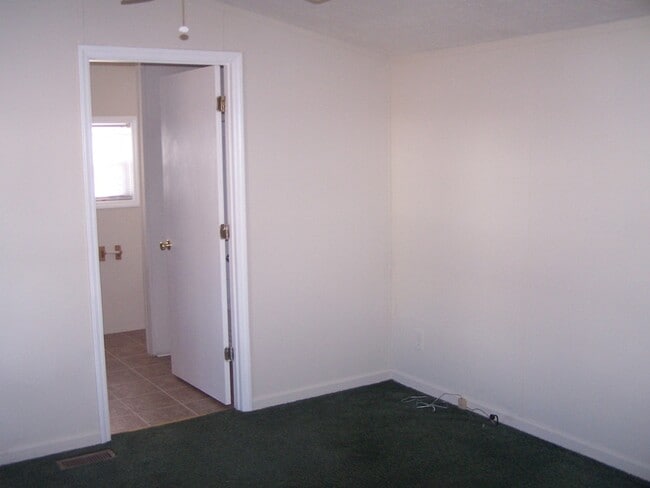 Building Photo - 143 Jordyn Layne Dr