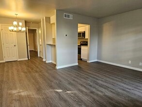 Building Photo - 2811 Woodbury Dr