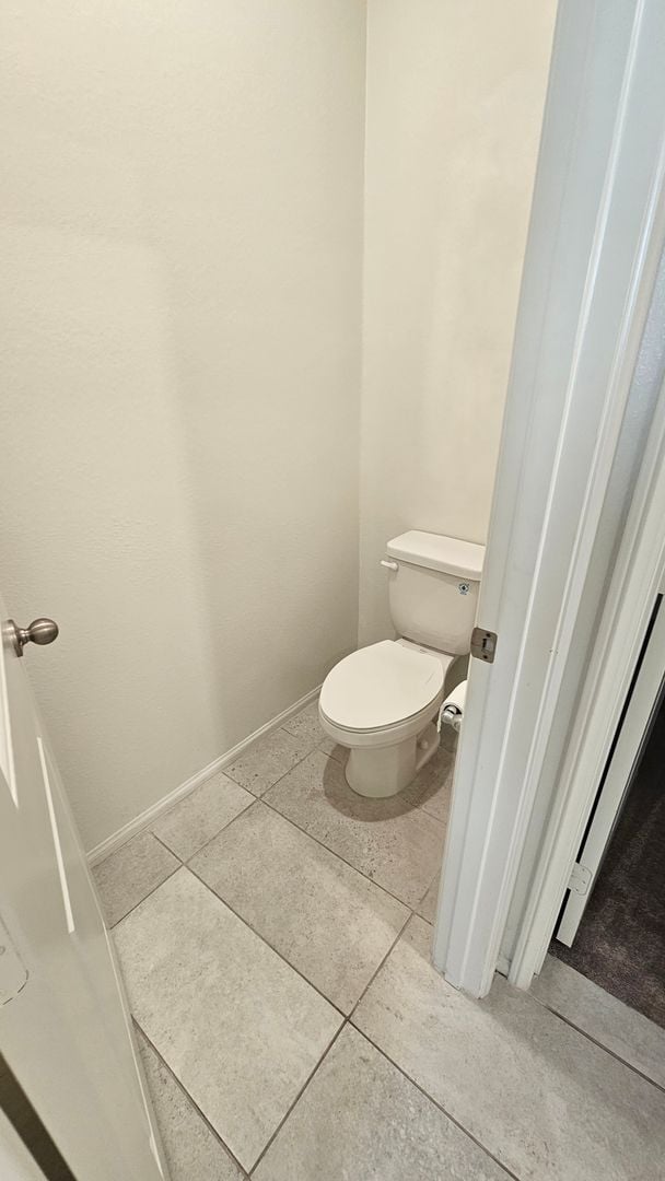 Building Photo - Modern 4 Bedroom Home in City in the Hills