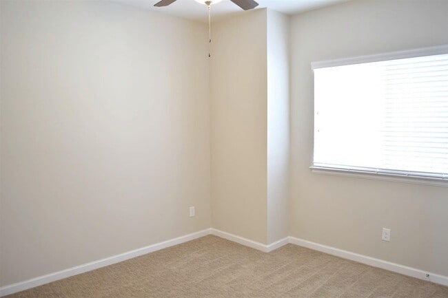 Building Photo - 215 Kendrick Pines Blvd