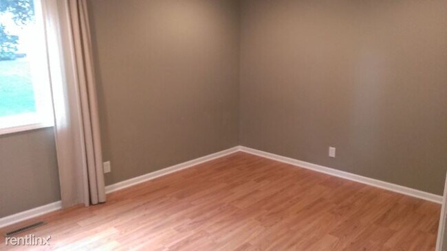 Building Photo - 3 br, 1.5 bath House - 1110 Hayden Dr