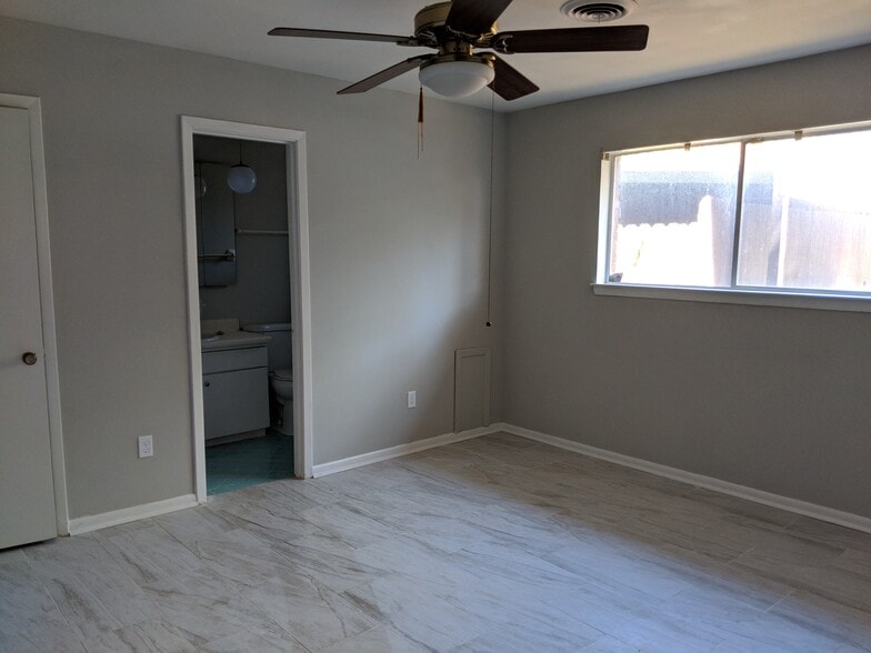 Master Bedroom - 5478 Birdwood Rd