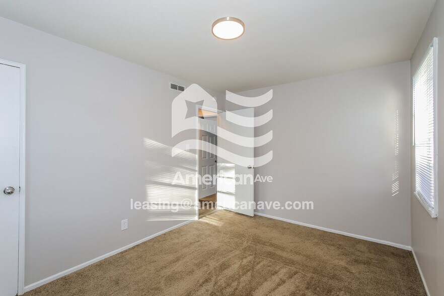 Building Photo - 1112 Alderman St NE