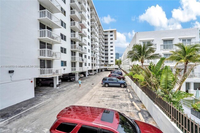 Building Photo - 401 Ocean Dr