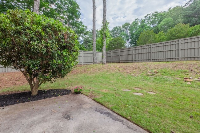 Building Photo - Charming 2-Bedroom, 1.5-Bath Townhouse in ...