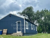 Building Photo - 8255 Lakeview Dr