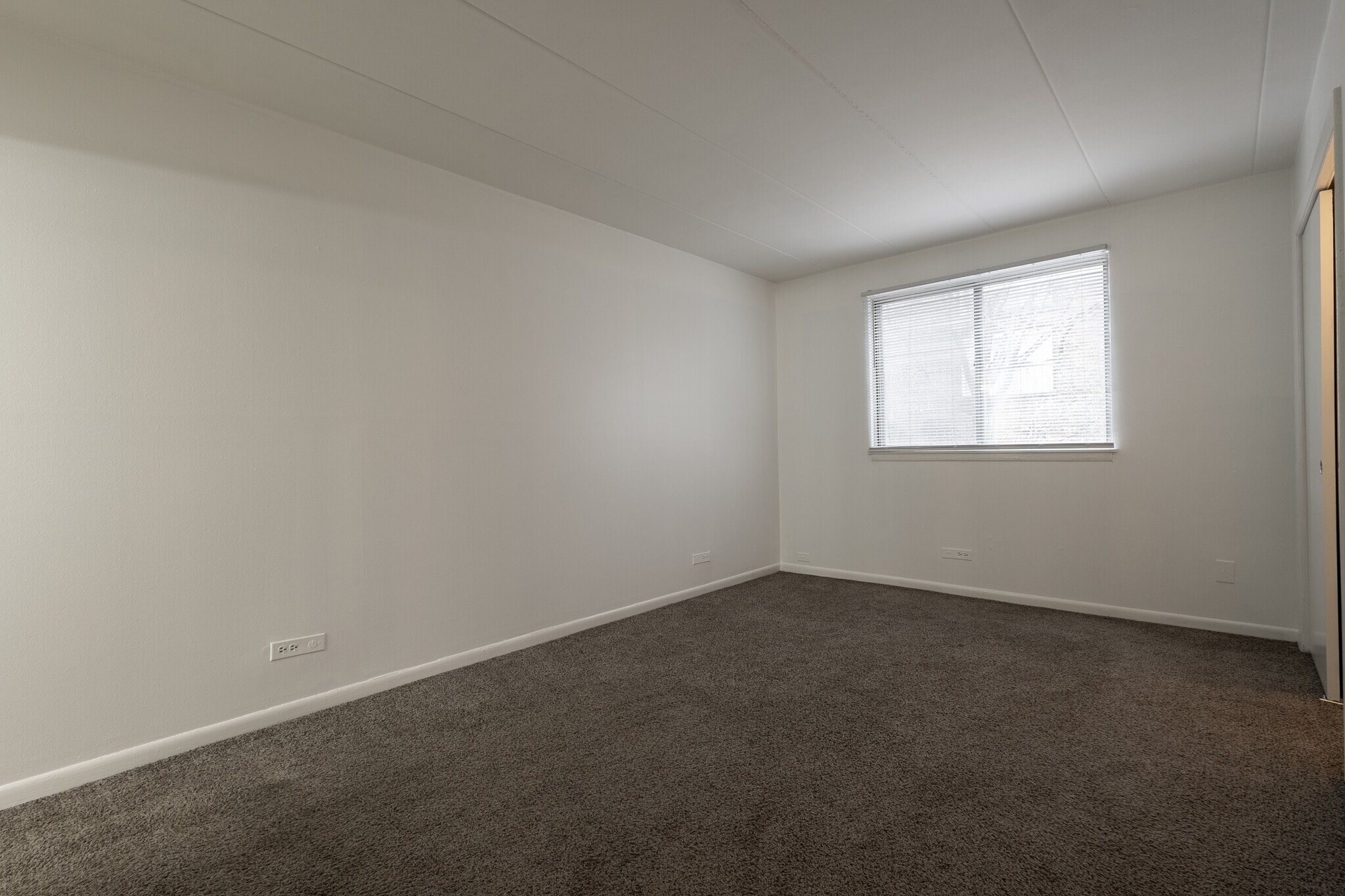 Building Photo - 10241 Central Ave