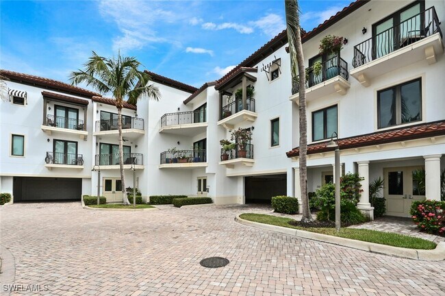 Building Photo - 1530 5th Ave S