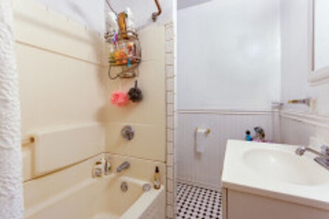 Building Photo - AWESOME BROOKLINE LISTING
