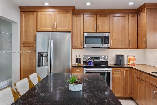 Building Photo - 608 1st Key Dr