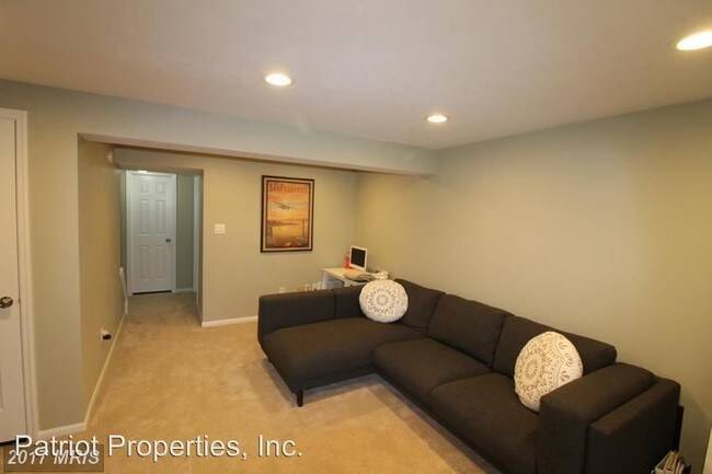 Building Photo - 2 br, 2 bath House - 1570 Woodcrest Dr.
