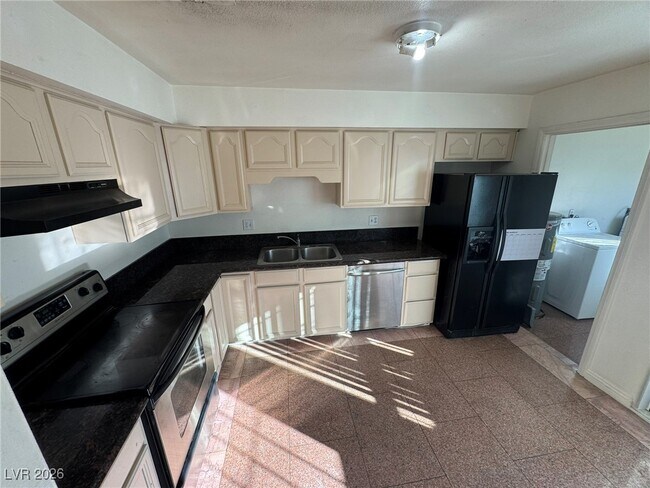 Building Photo - 518 Delfern Ln