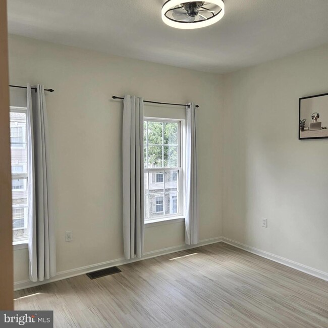 Building Photo - 21801 Flanders Ct