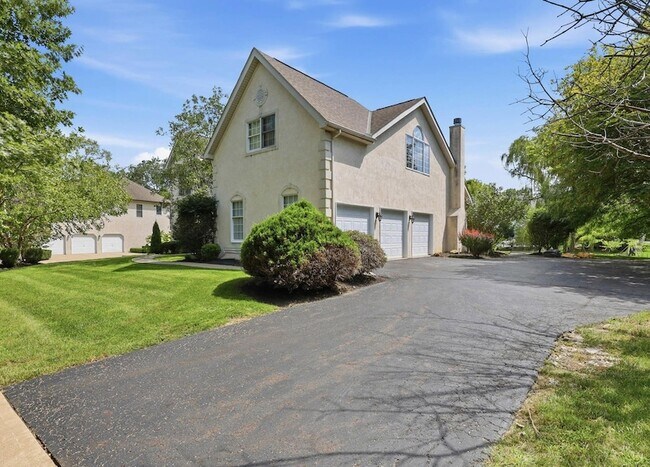 Building Photo - 4823 Vista Ridge Dr