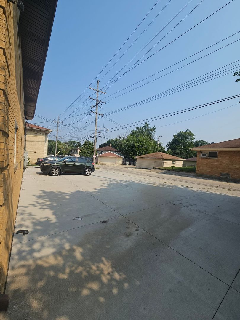 Building Photo - 7825 W Hampton Ave