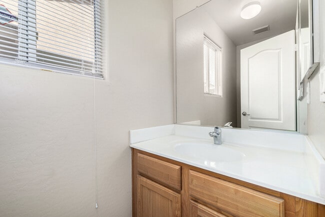 Building Photo - 6537 W Magnolia St