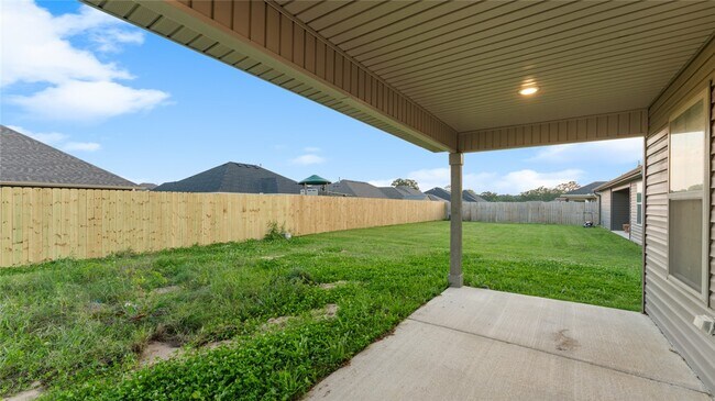 Building Photo - 1902 E Endura Pk Dr