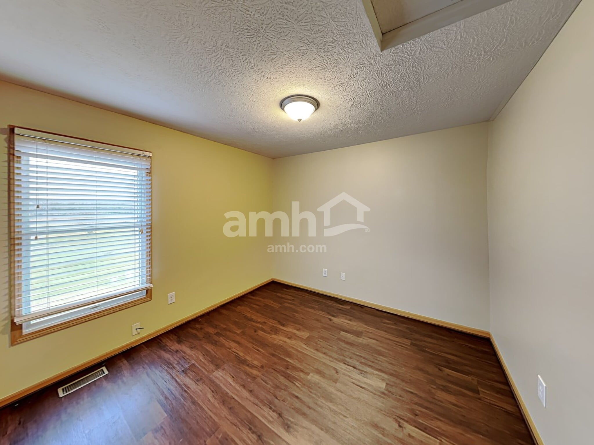 Building Photo - 1501 Scenic Valley Pl