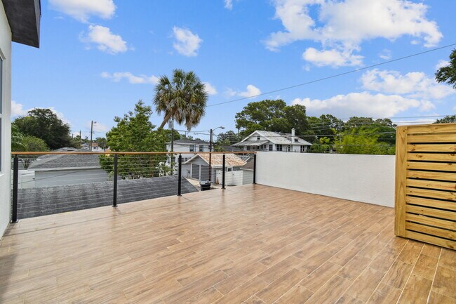 Building Photo - 2840 1st Ave S