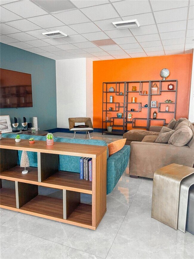 Building Photo - 3140 S Ocean Dr