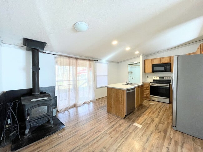 Building Photo - 3 Bed 2 Bath in Quiet Rural Setting