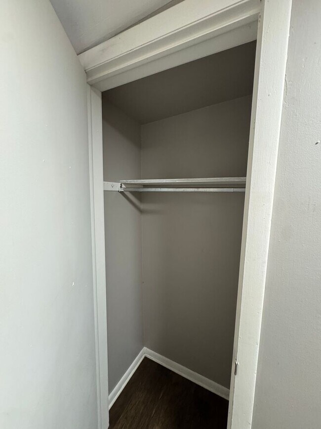 Building Photo - 542 5th Ave