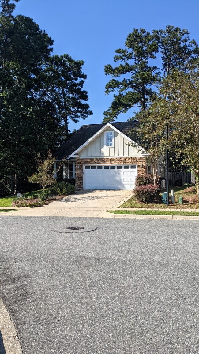 Building Photo - 1633 Shadowmoss Ave