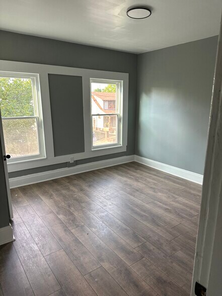 Building Photo - 629 Sheldon Ave