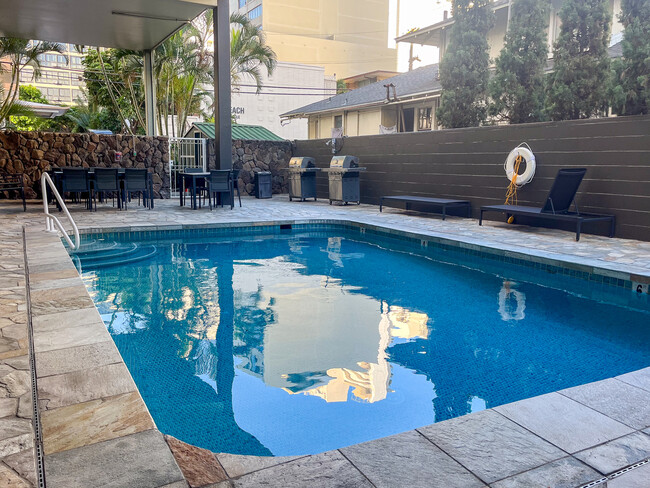 Resident's Only Pool - 2575 Kuhio Ave