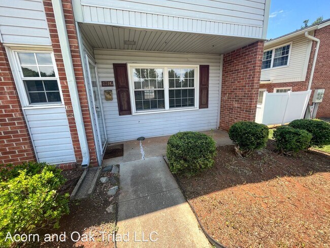 Building Photo - 2 br, 2.5 bath House - 4746 Champion Court