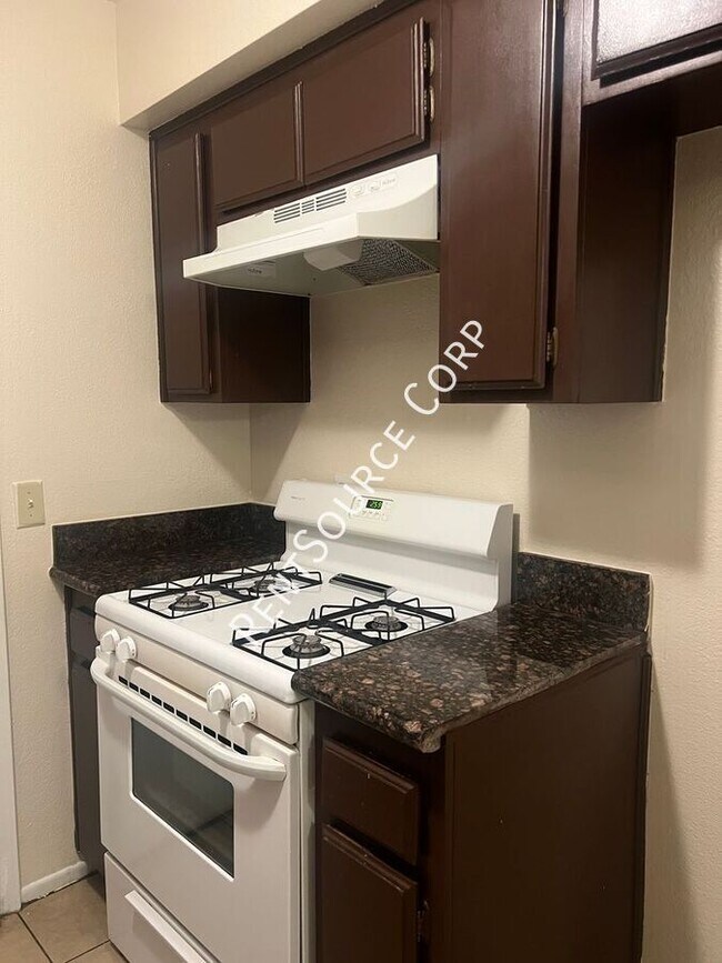 Building Photo - 504 W Ave J4