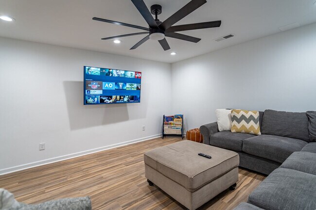 Building Photo - 350 Park Creek Ridge