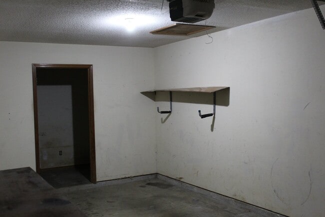 Building Photo - 3-bedroom house close to tech!