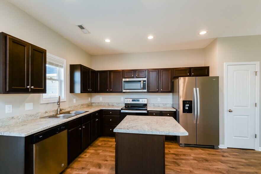 Building Photo - 138 Sunfish St