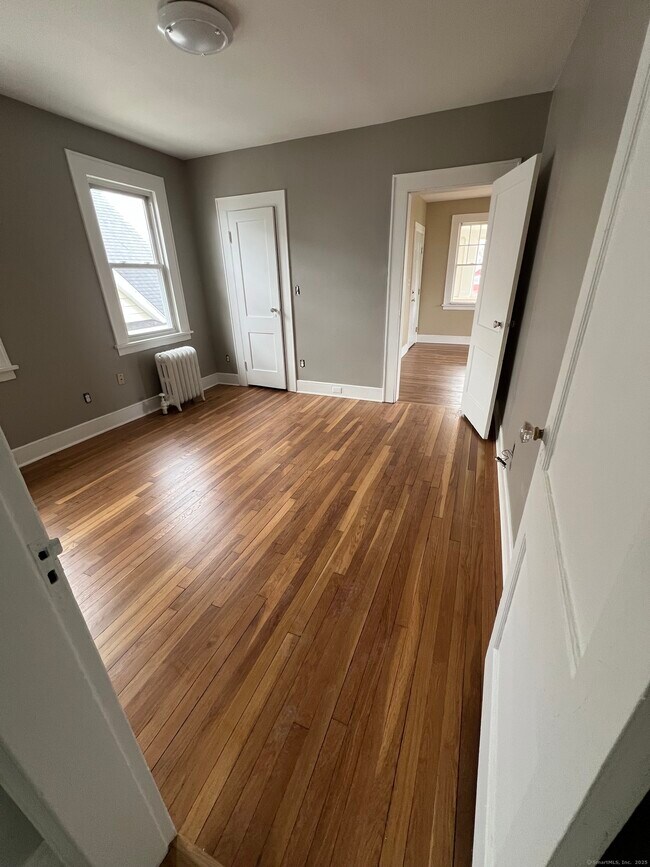 Building Photo - 389 Hawley Ave