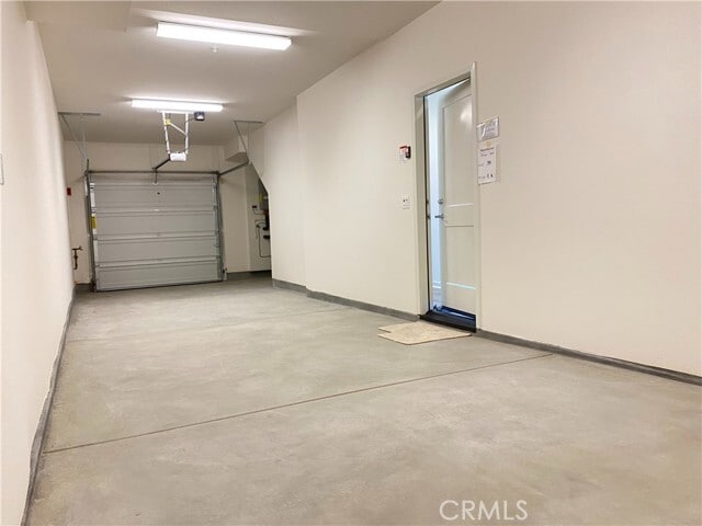 Building Photo - 115 Fable