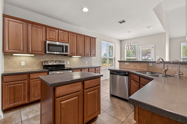 Building Photo - 7230 Willow Rain