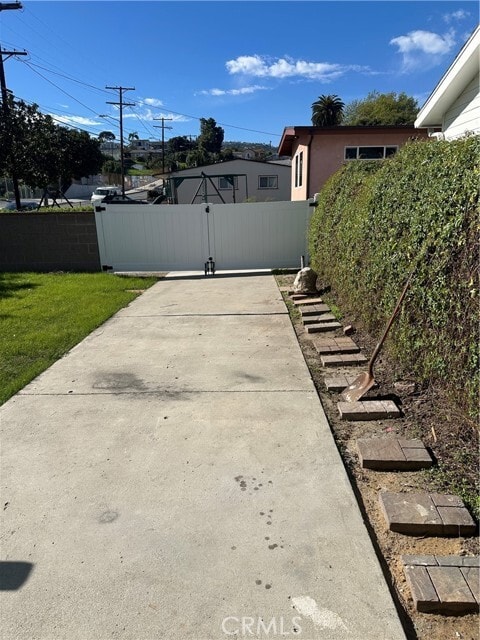 Building Photo - 453 N Bandini St