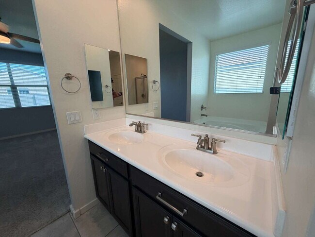 Building Photo - 7214 E Gamebird Way