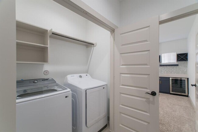 Building Photo - Modern Living with WATER, GAS & ALARM SYST...